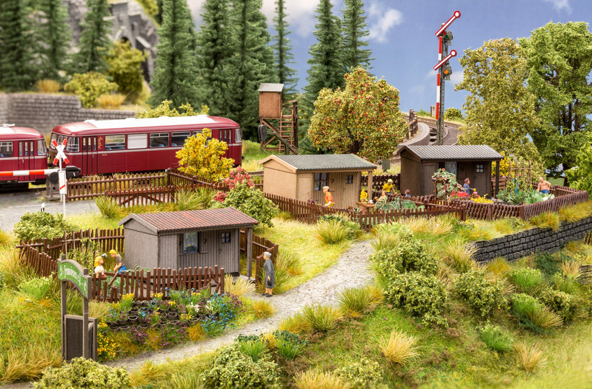 Noch 66803 chalets pour jardin d'ouvriers HO en kit bois pour en finir avec le plastique
