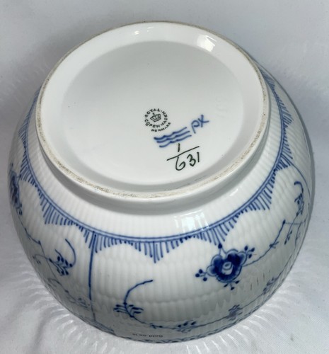 "Cuenco para servir Royal Copenhagen 9,25"" mano blanco y azul acanalado encaje floral-TAL CUAL" - Imagen 5 de 9