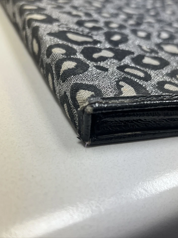 SOPORTE ESTUCHE COACH NEGRO/PLATEADO LOGOTIPO FIRMA LEOPARDO 1, 2, 3, 4 Foto 4 de 4