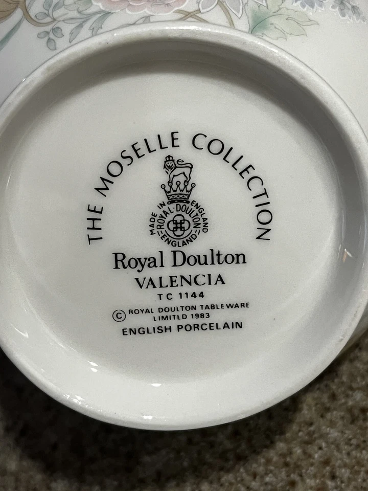 Cuenco de crema y azúcar Royal Doulton VALENCIA con tapa hecho en INGLATERRA Foto 4 de 4