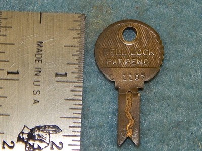 vintage coin operator key: Mills Novelty Company - B 1107