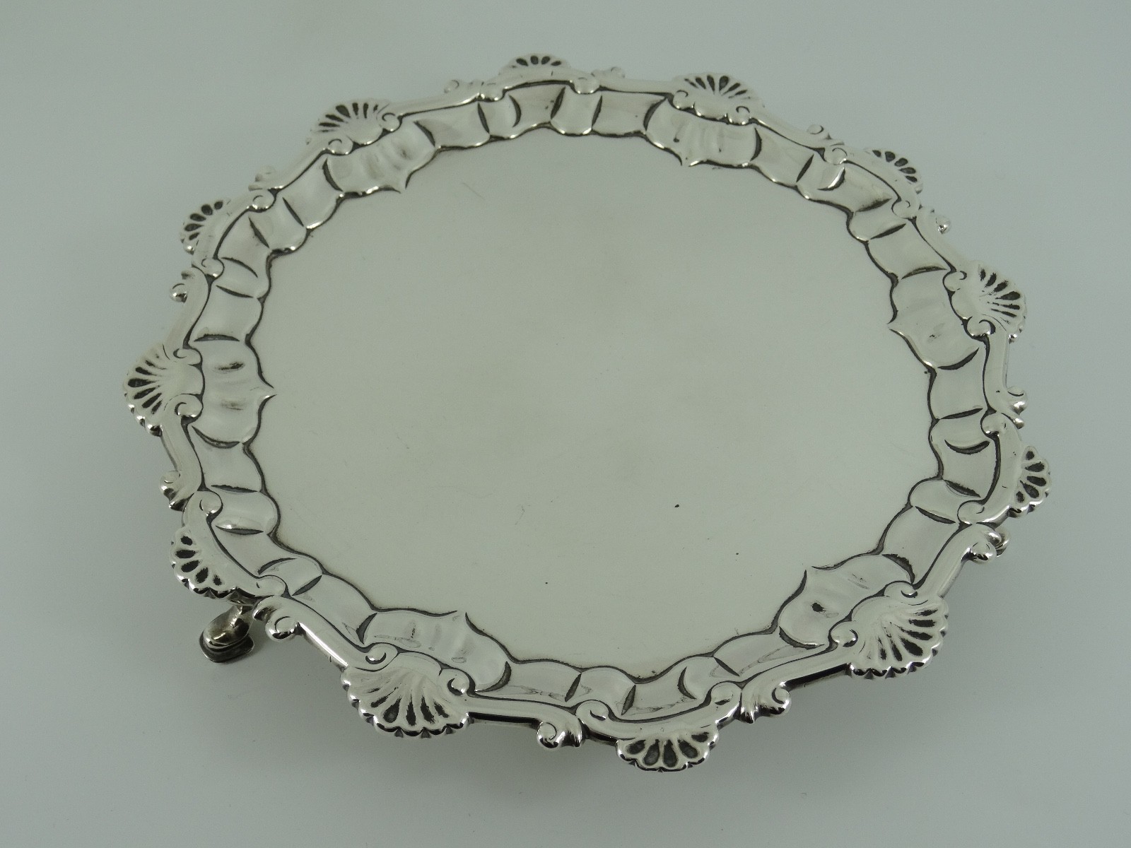 ELEGANT ENGLISH ANTIQUE GEORGE II SOLID STERLING SILVER SALVER LONDON 1757 290G