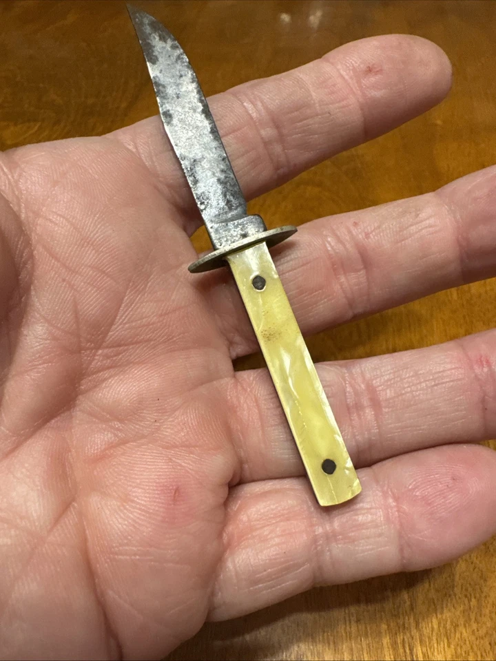 MINI CUCHILLO DE COLECCIÓN MANGO DE FREGONA CON FUNDA COLONIAL "CUB HUNTER" PROV. R.I. U.S.A. Foto 4 de 4