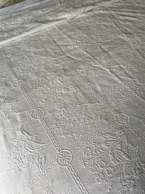 Crown Crafts Cotton Matelasse Bedspread Queen Size Ivory