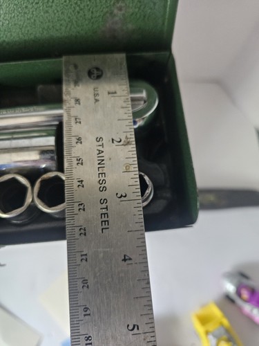 SK Tools 3/8" Standard 45170 Ratchet with 45112-45126 Series Socket Set Box 4426 - Picture 3 of 5