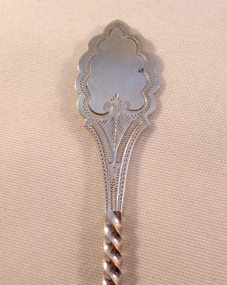 Cuchillo/esparcidor de monedas de plata con diseño de corte y torsión Brite de lujo-7 1/2" Foto 2 de 4