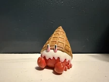 Unbox Industries Nomiwa Ice Cream Crab Red_ Vinyl Figure _Now ZZ078P