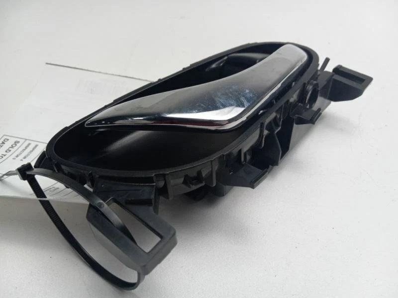 Manija de puerta interior delantera derecha Nissan Sentra 2016-2019 Foto 3 de 4