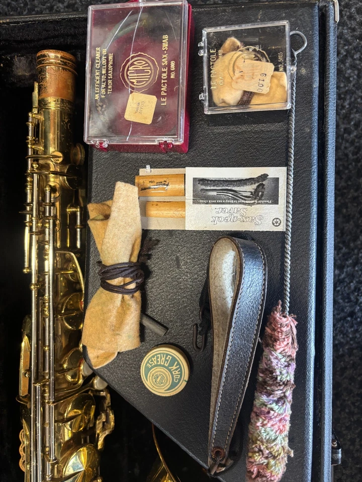 Saxofón tenor King Zephyr 1941-1942, con clarinete La Sete y flauta Bundy Foto 2 de 4