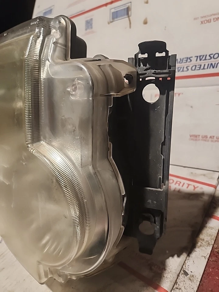 Land Rover LR3 2005-2009 FARO LATERAL DERECHO PASAJERO FARO XENÓN Foto 2 de 4