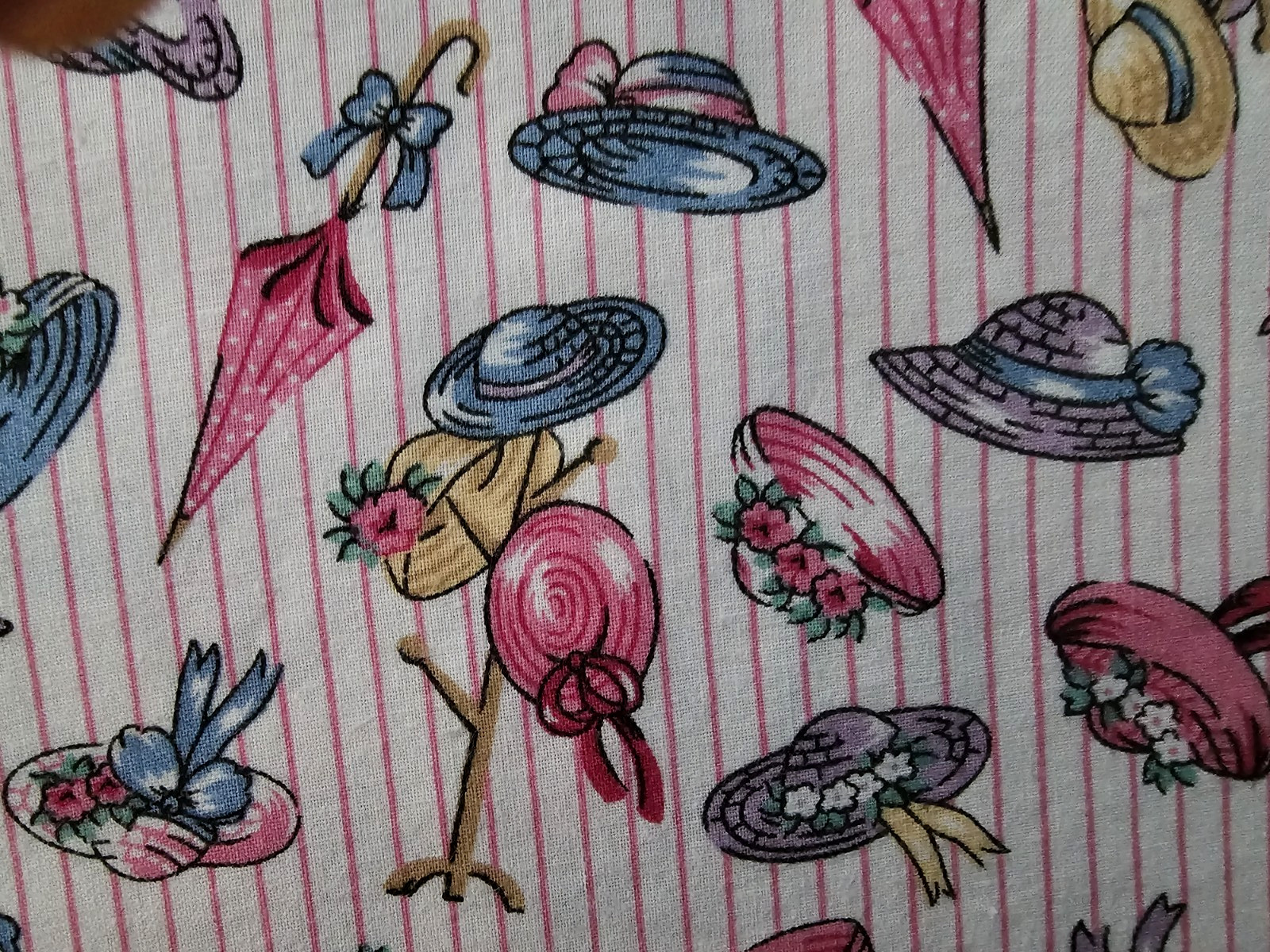 VTG 1994 Fabric Traditions Hats & Umbrellas Cotton Quilt Fabric Dolls 5292 HTF