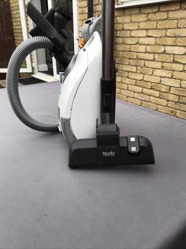 Miele C1 Compact Allergy Powerline Vacuum Cleaner 890 Watts V.G.C. - Picture 3 of 4