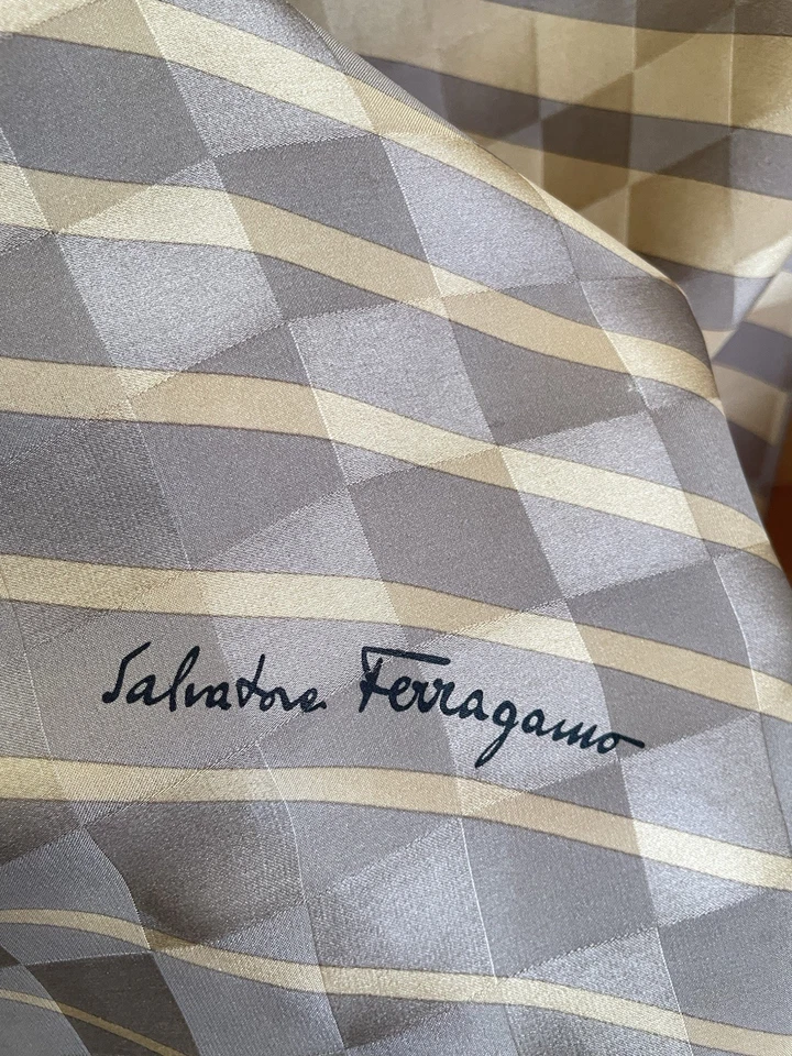 H76 # Salvatore Ferragamo коричневый золотой в полоску шелковый шарф винтажный Италии геометрический - Изображение 2 из 4
