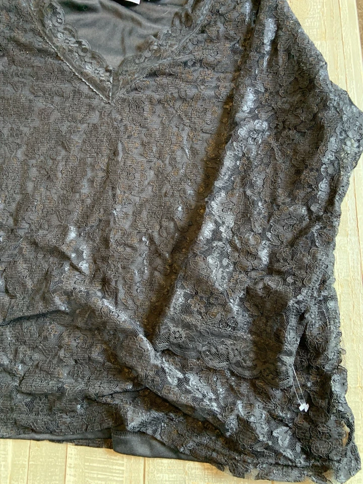 Top de encaje manga larga con cuello en V delantero negro KATHY IRELAND HSN con cami 2X Foto 4 de 4