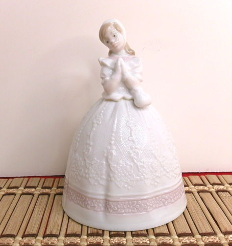 Lladro Communion Bell Figurine Beautiful White Porcelain Vintage - Picture 1 of 10