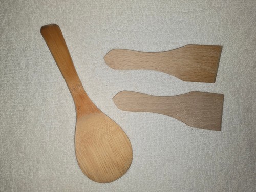 2x Raclett Spachtel, 13 x 4 x 0,4 cm + 1 Kochlöffel; 18,5 x 5 x 1,4 cm – Neu - Bild 2 von 2