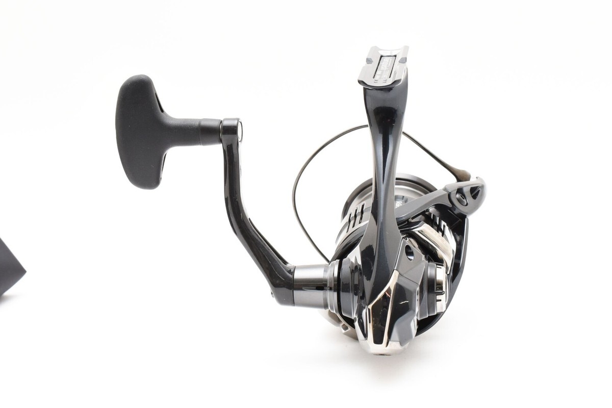 Shimano 19 Vanquish C3000MHG Spinning Reel Near Mint From Shimano 19 Vanquish C3000MHG Spinning Reel Near Mint From