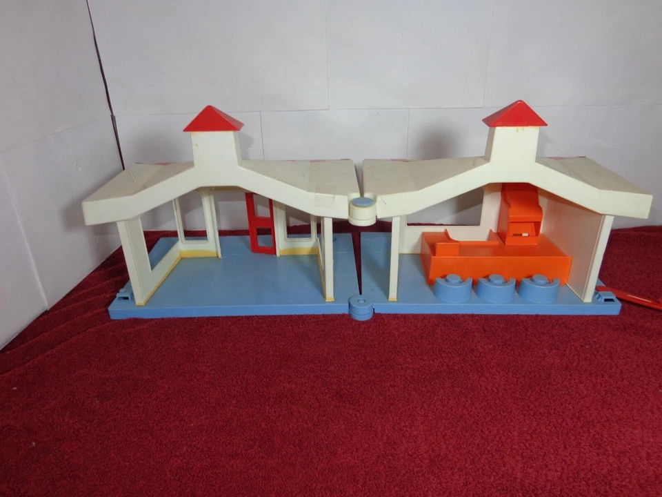 VINTAGE COLONEL SANDERS KENTUCKY FRIED CHICKEN CHILDREN`S PLAY RESTAURANT - L334 - Image 4 of 4