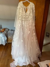 Beautiful Never Worn wedding dress