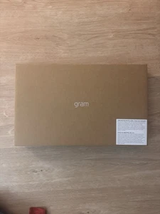 LG gramme Pro 17" WQXGA, Win11, Noyau Ultra 9, 32GB RAM, 2TB SSD, RTX 5050 portable