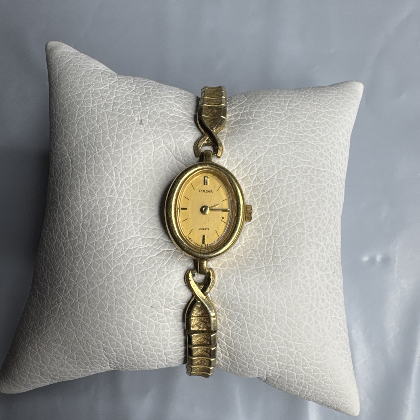 Vintage Pulsar Gold Tone Oval Dial Women's Watch V810-5160 with Stretch Band New Battery