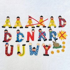 Sevi Holzbuchstaben Clown ✨ Türbuchstaben für Kinderzimmer ✨ Holz rot blau gelb