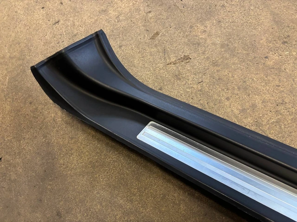 Listón de entrada derecho Audi TT 8N Roadster revestimiento espacio para los pies 8N0853492C Foto 2 de 4