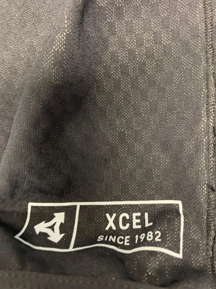 Camiseta sin mangas Xcel Since 1982 natación negra S para hombre A93 Foto 2 de 4