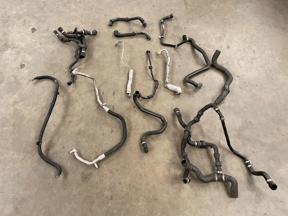 Juego de tubos de manguera de agua refrigerante motor Mercedes CLA45 AMG W117 14-18 2,0 L 1352 OEM Foto 3 de 4