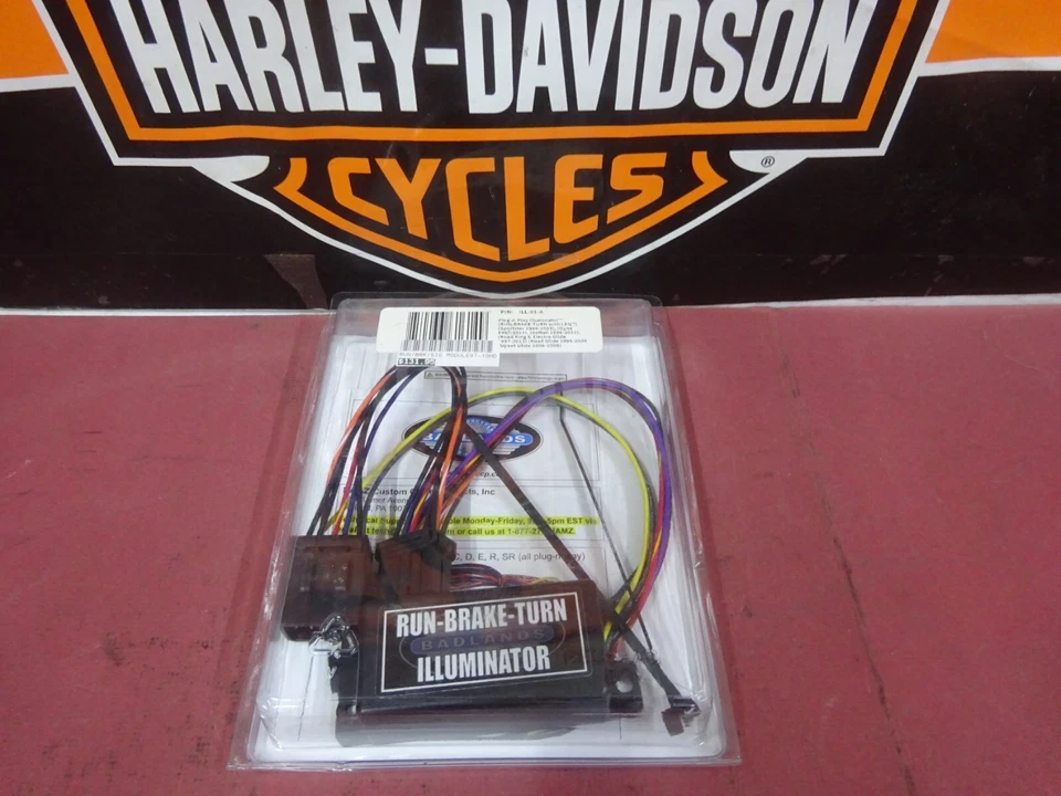 Harley BIG TWIN & XL'S RPL UNIVERSAL PLUG-N-PLAY RUN-BRAKE-TURN ILUMINADOR Foto 2 de 4