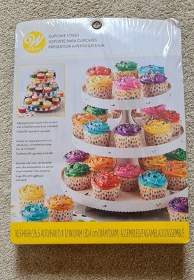 Wilton 3-stufiger Einweg Cupcake Ständer 12'' x 10,5'' hält 24 Cupcakes Neu Versiegelt