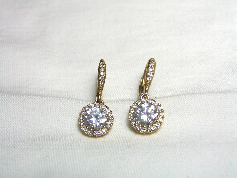 ...NADRI...Pendientes perforados colgantes con cristales halo tono dorado... Foto 4 de 4