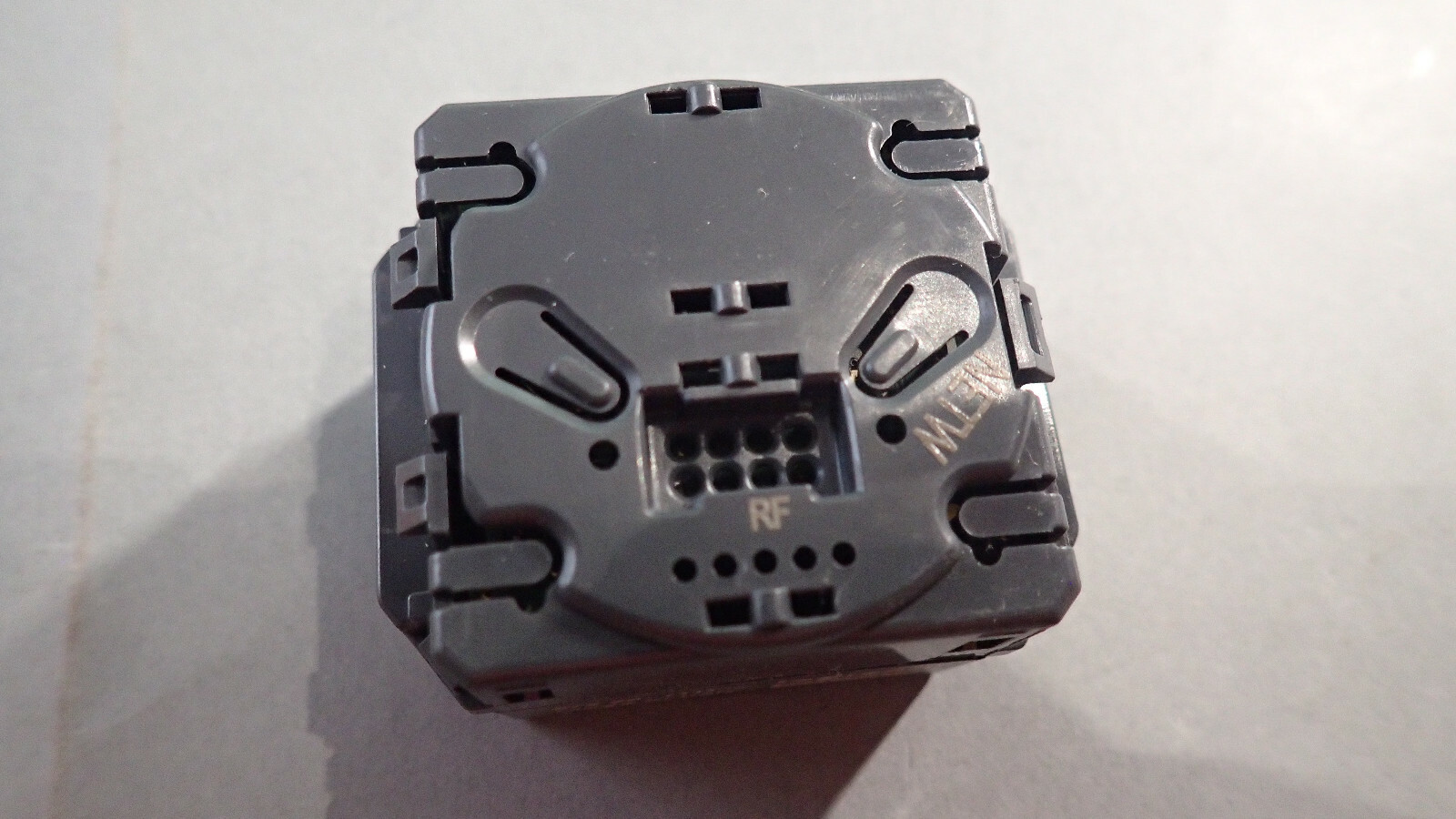 Interface Legrand 67250 pour piloter le BUS SCS en Zigbee