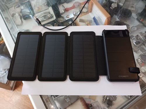 Cygnett ChargeUp Explorer 8k Power Bank and Detachable Solar Panels