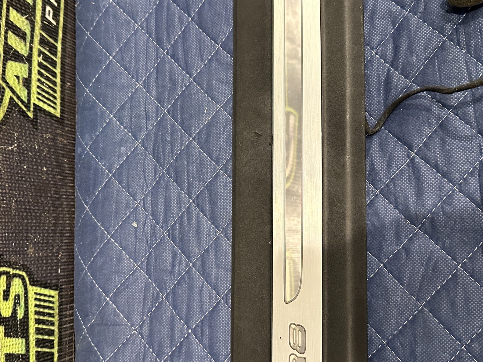 2014 AUDI R8 FRONT PASSENGER RIGHT ILLUMINATED KICK SCUFF SILL PLATE 420 853 372