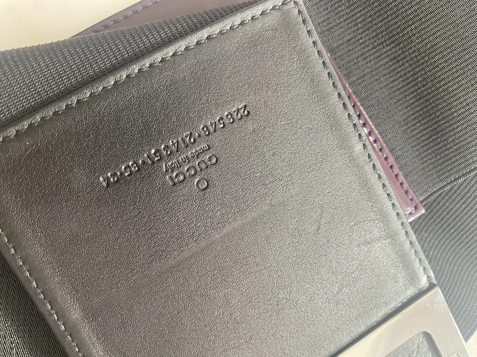 Cinturón GUCCI F/N 2009 negro y morado. Detalle espejo. Foto 3 de 4