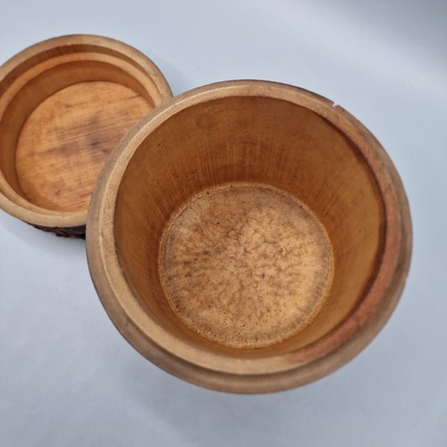 Antique 19th Century 4-Panel Chinese Bamboo Wood Carved Pot With Lid, 6.5" Tall - Picture 8 of 12