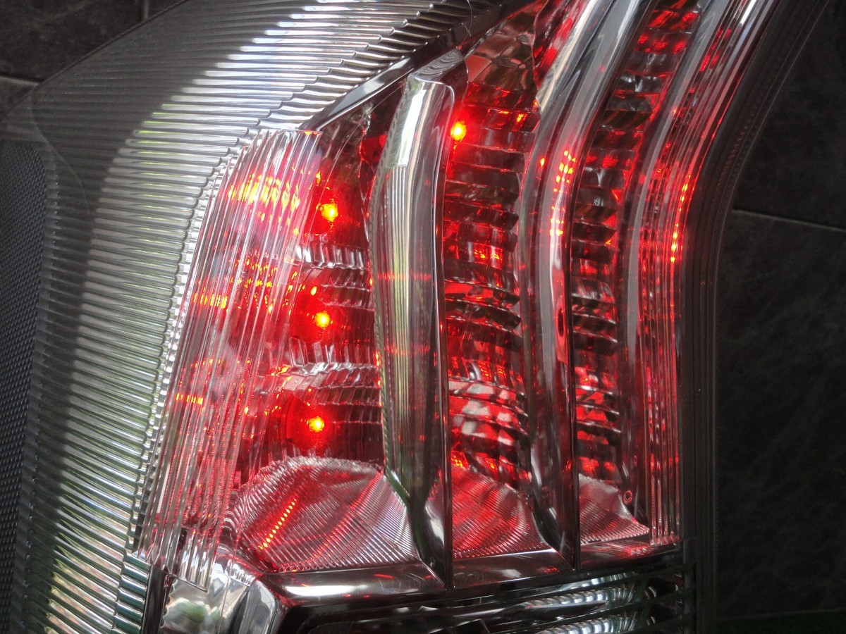 TOYOTA PRIUS ZVW30 ZVW35 Genuine LED Tail Lights Rear Lamps LH