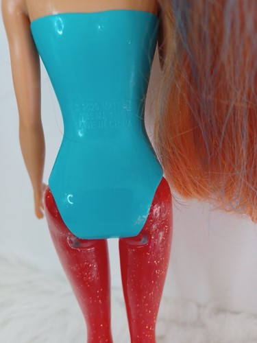 Muñeca Barbie Color Reveal Party Series Pelo Rojo Brillante Brillo Azul Confeti 2020 - Imagen 6 de 12
