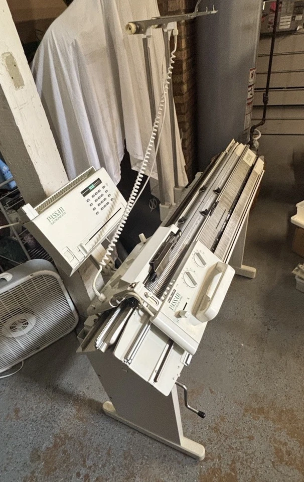 Máquina de tejer electrónica Passap E6000 calibre estándar 5 mm Foto 3 de 4