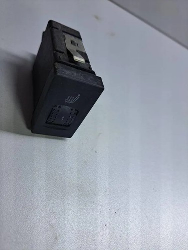 VW PASSAT Variant B5 3B5 Schalter sitzheizung 3B0963563C 1.80 Petrol 35125269