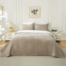 Breathable Velvet Quilt Set King Size, 3 Piece Soft Quilted Blanket with 2 Pillo