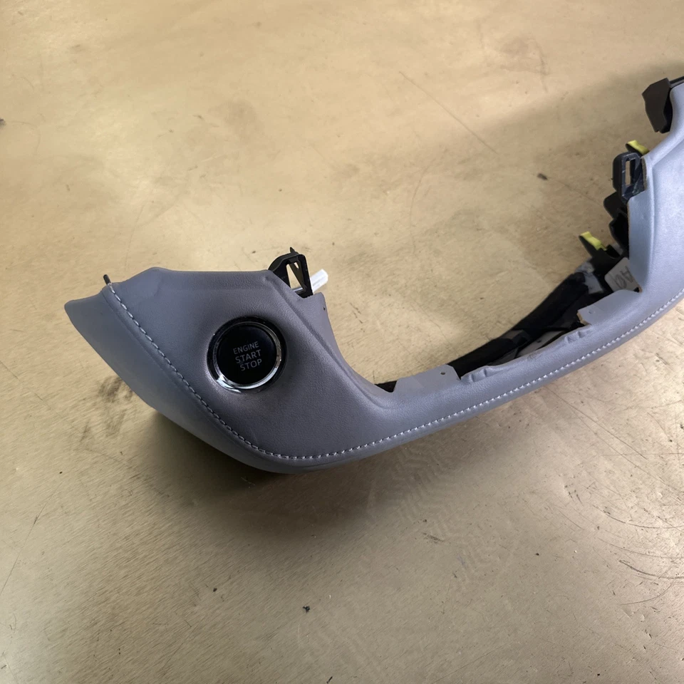 2016-2018 TOYOTA RAV4 ПРИБОРНАЯ ПАНЕЛЬ ЦЕНТРАЛЬНАЯ И ПРАВАЯ БОКОВЫЕ НАКЛАДКИ ПАНЕЛЬ OEM - Изображение 3 из 4