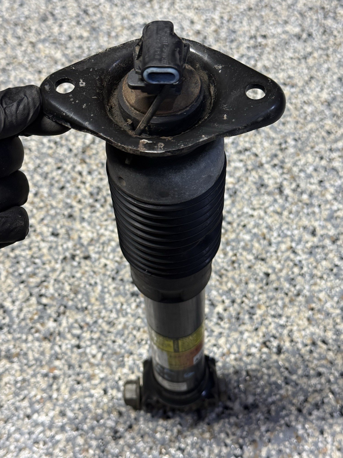 CORVETTE C6 05-13 / CADILLAC XLR 04-09 REAR LEFT SHOCK STRUT ABSORBER, 10357952