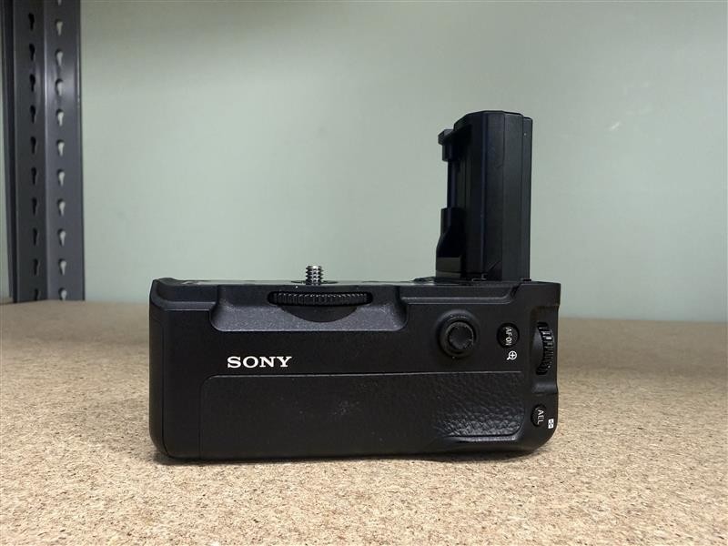 Sony VG-C2EM Vertical Grip for α7R II, α7S II, α7 II - Black[USED]