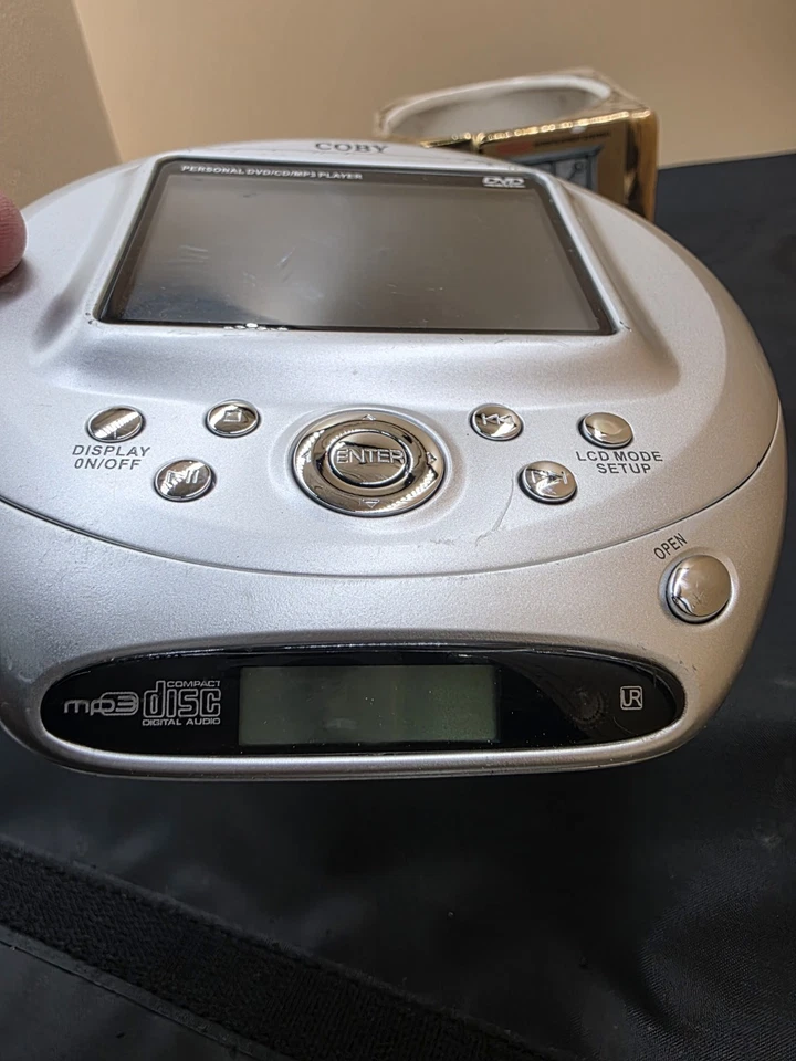 Reproductor de DVD ultra portátil Coby TF-DVD500/SIN cargador - PROBADO arañazos menores Foto 2 de 4