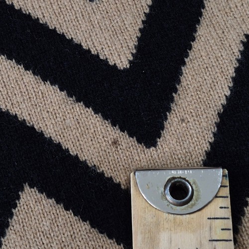 WHITE + WARREN CASHMERE SWEATER CHEVRON BEIGE AND BLACK SMALL - Picture 6 of 12