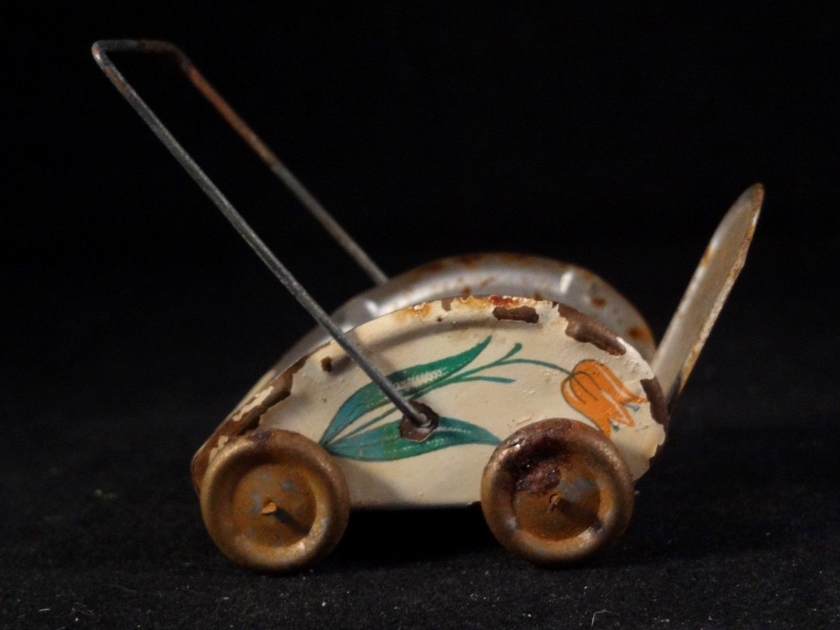 Ancien Penny Toy – Landau Poupée En Tôle Lithographiée, 9 Cm, Années 1920/30