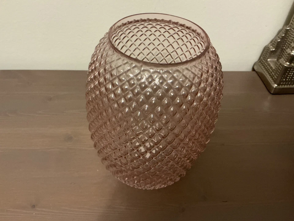 Lovely Pink Glass Oval Vase. - Image 2 of 4