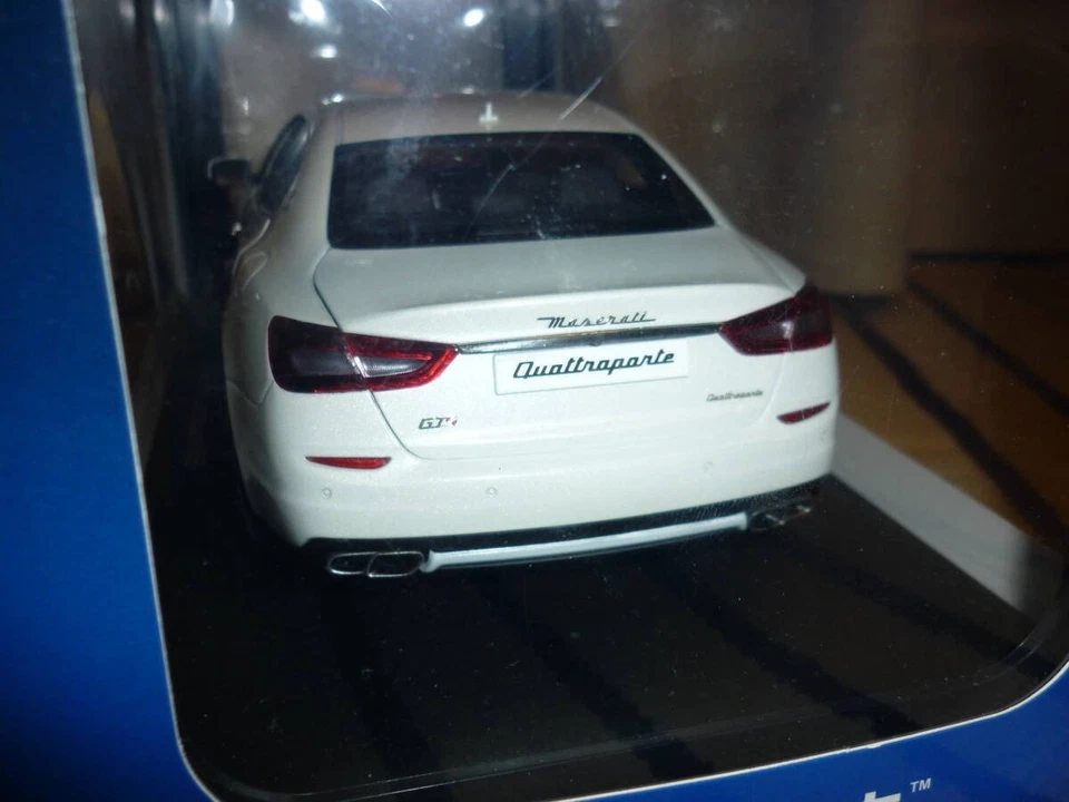 AUTOart 1/18 Maserati Quattroporte GTS modellino auto pressofuso bianco nuovo - Immagine 4 di 4